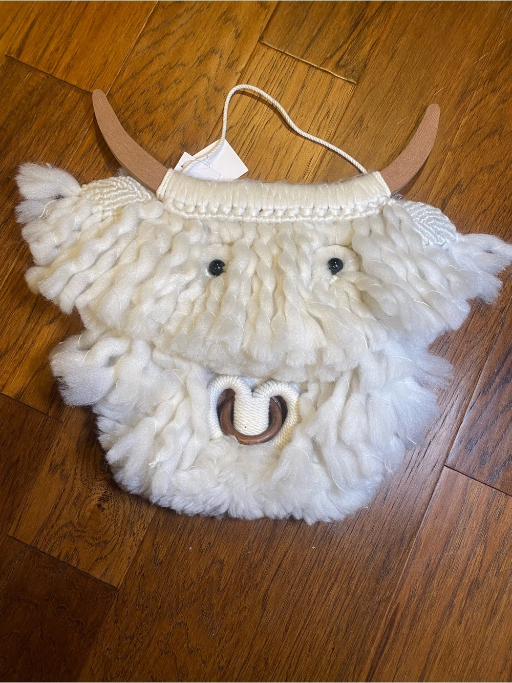 NWT‎ Highland Cow Wall Hanging
Macrame Yarn Boho Farmhouse Decor W/ Wood Horns